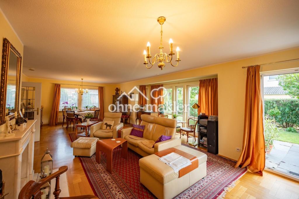 Wohnzimmer Blick zur Straße