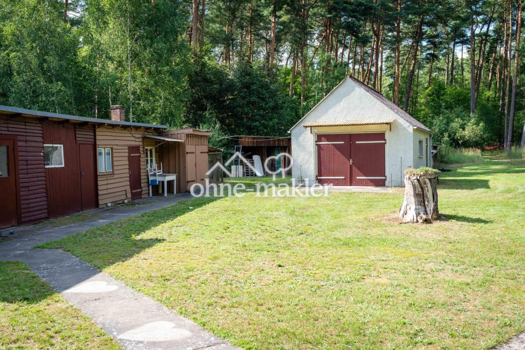 Schuppen und Garage 