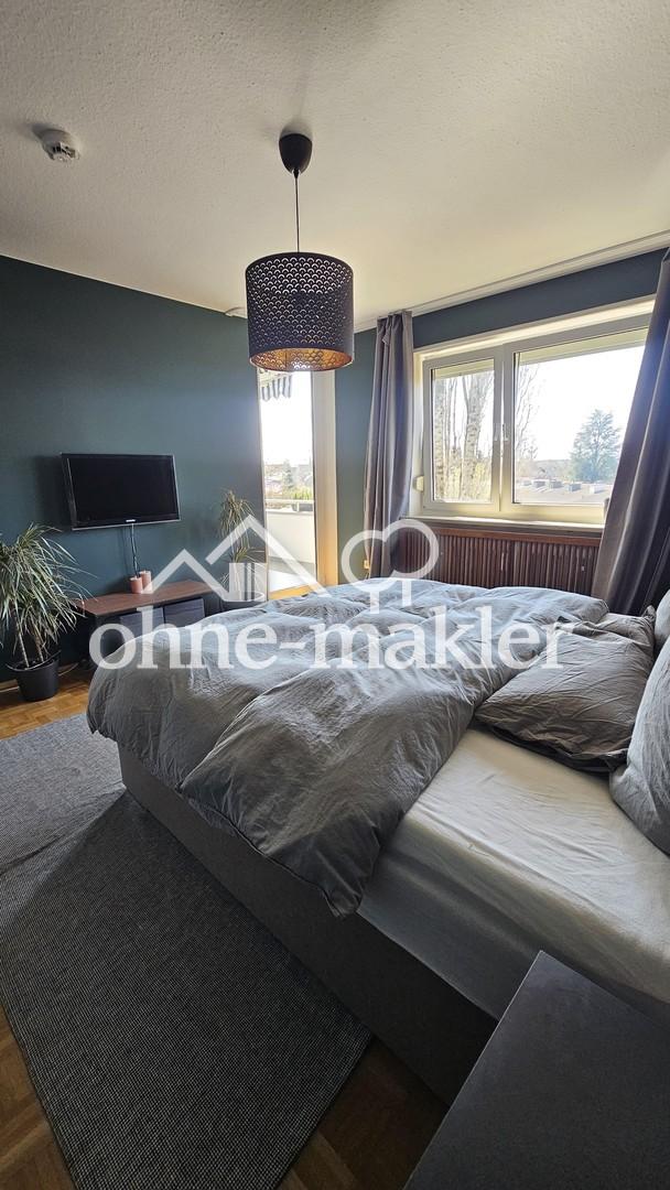 Schlafzimmer mit Balkontüre