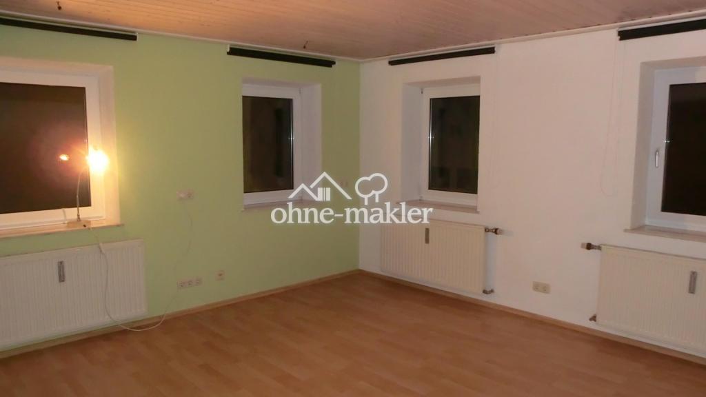 Schlafzimmer mit 4 Fenster