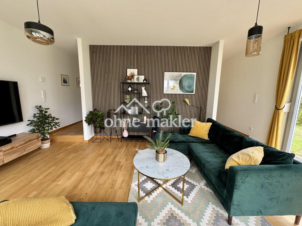 Wohnzimmer mit viel Licht