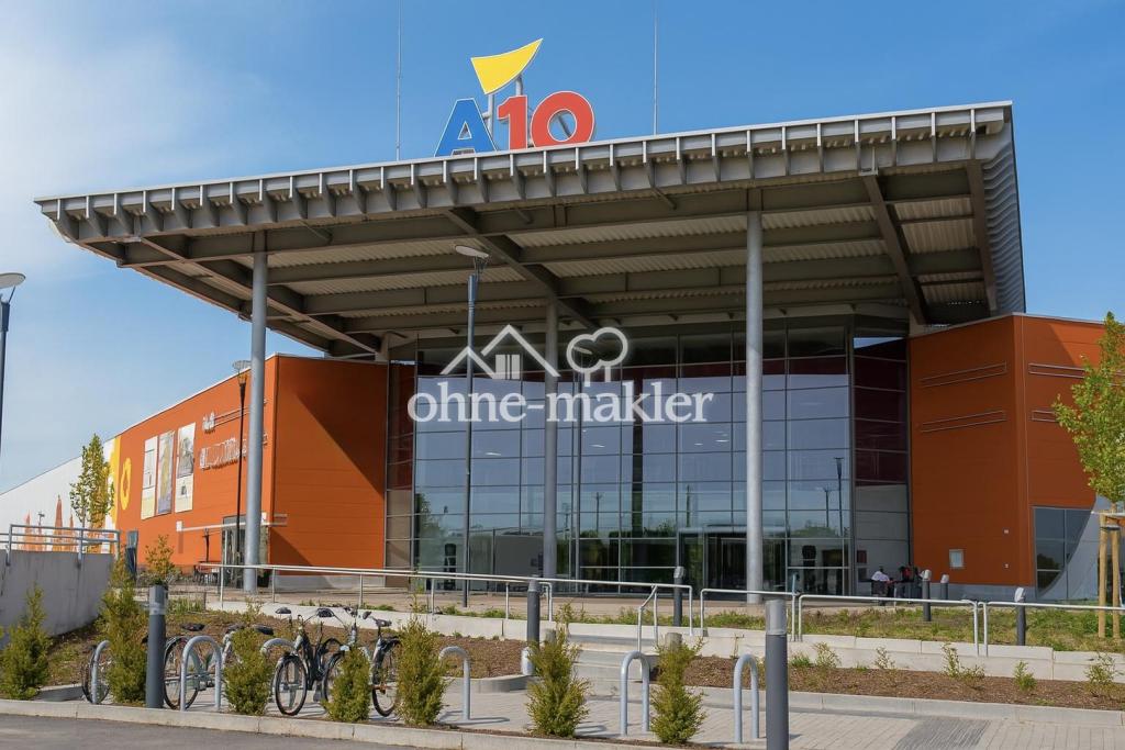 Großes Einkaufszentrum (A10)