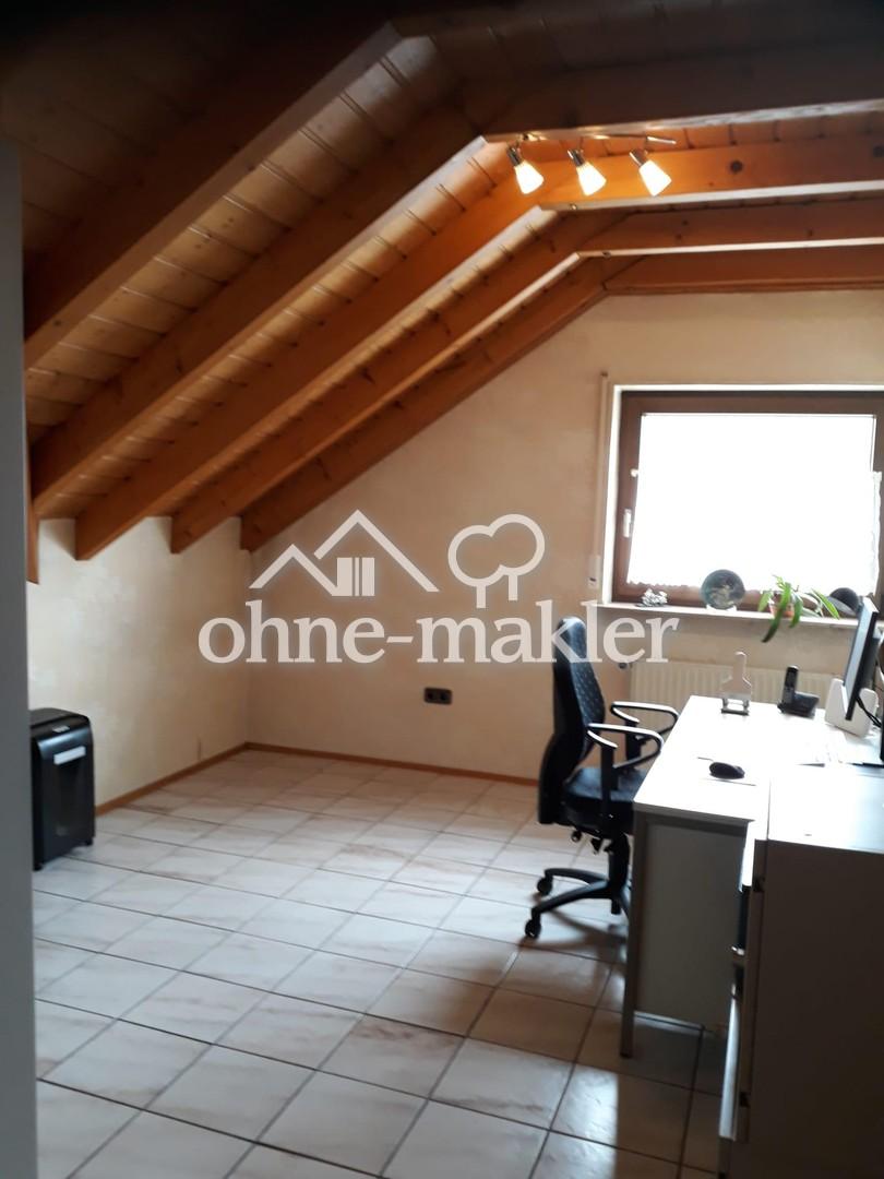 Büro/Kinderzimmer im DG