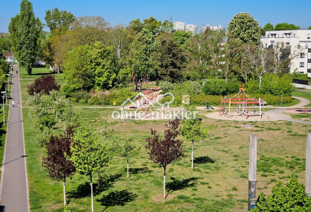 Grünanlage mit Spielplatz