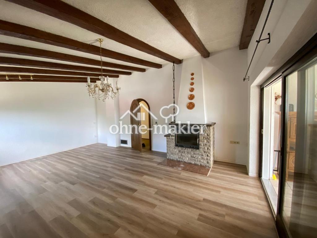 Wohnzimmer mit Kamin OG