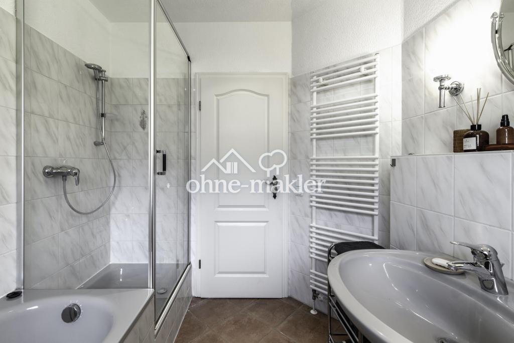 Vollbad mit Dusche
