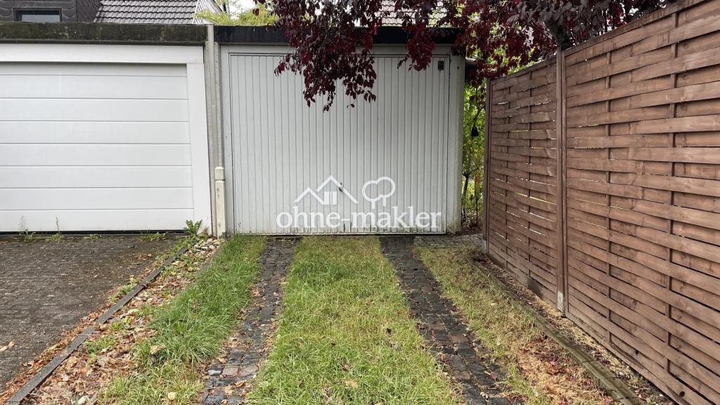 Garage und Stellplatz
