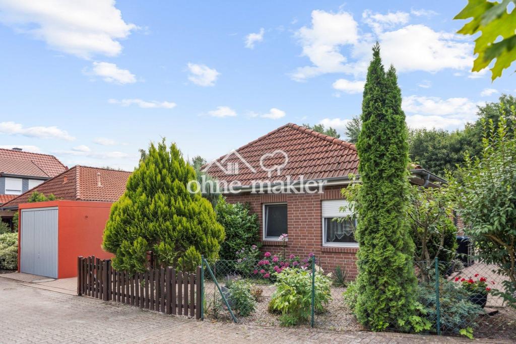 Vorderansicht mit Garage 