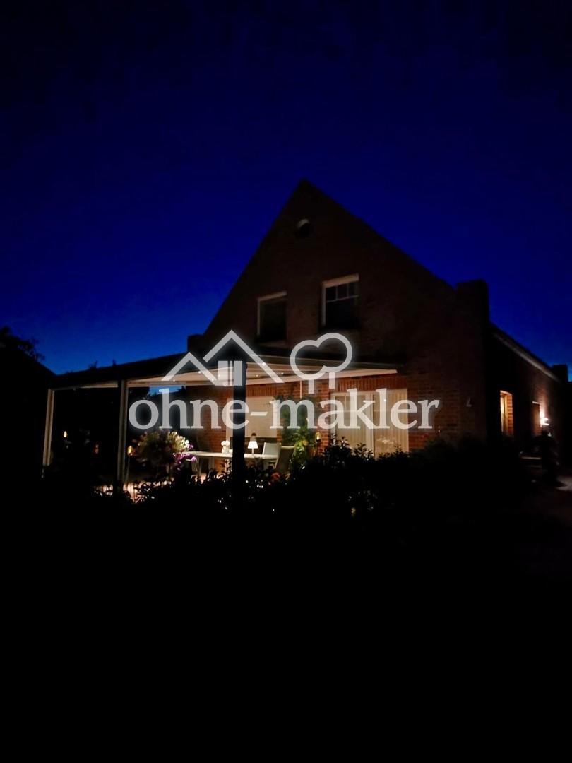 Hausansicht im Dunkeln