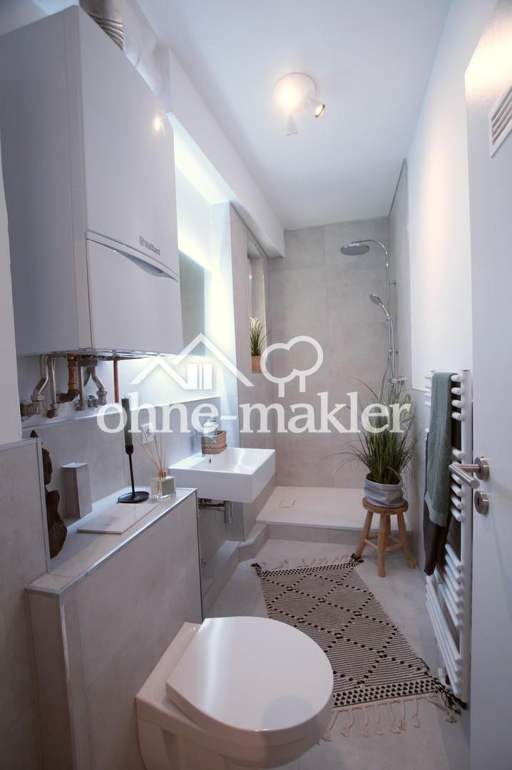 Badezimmer mit neuer Heizung