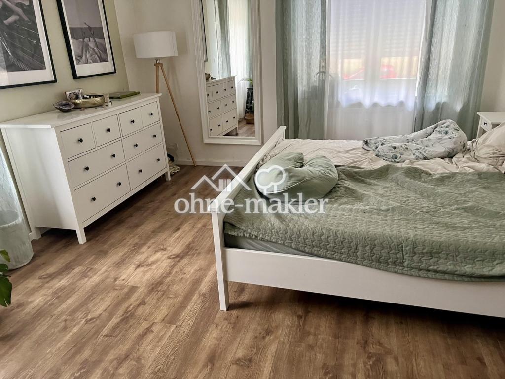 Schlafzimmer 1