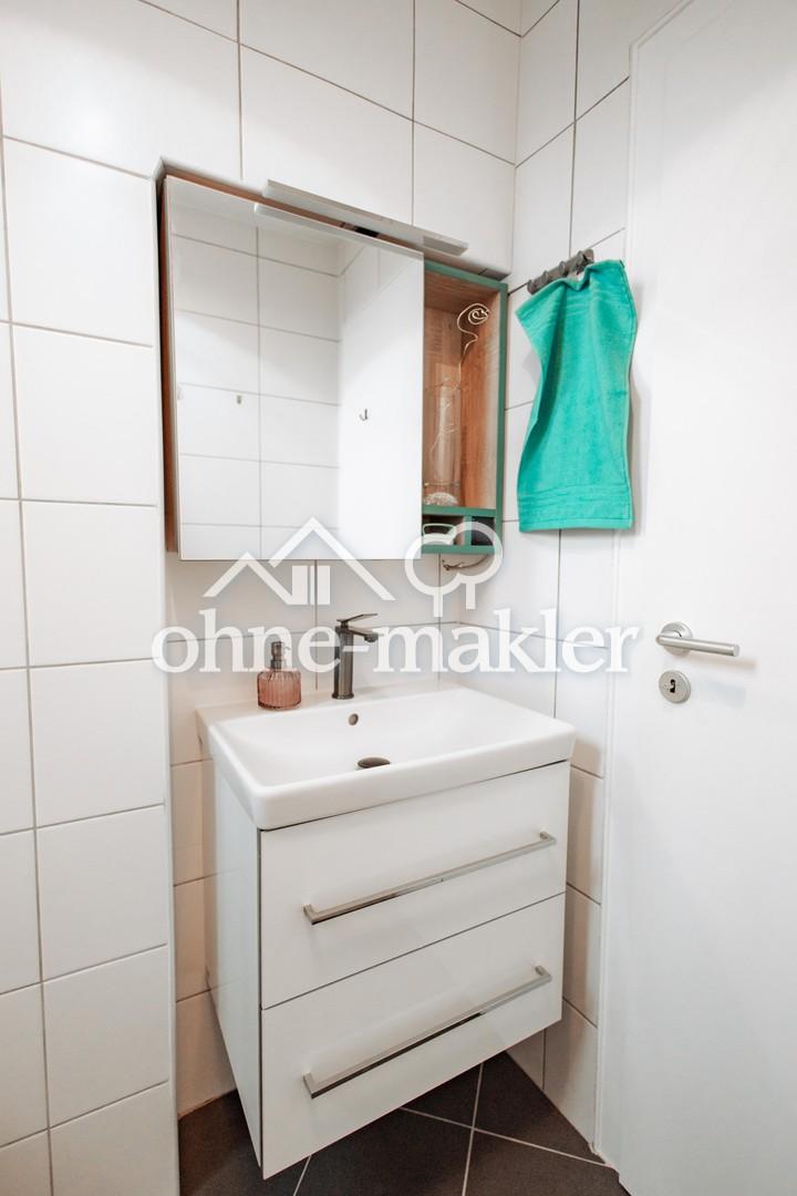 built-in mirror cabinet with L