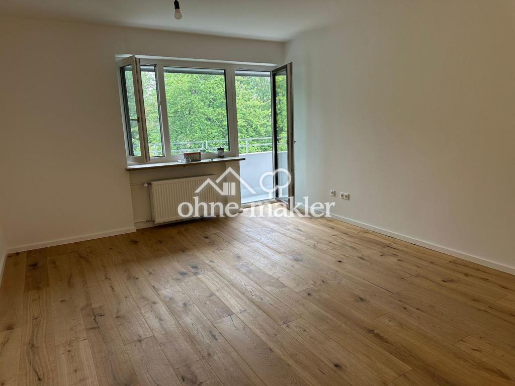 Zimmer mit Zugang Balkon