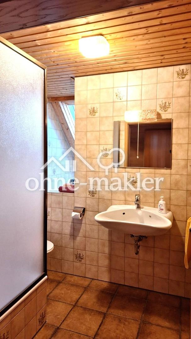 Bad mit Dusche DG