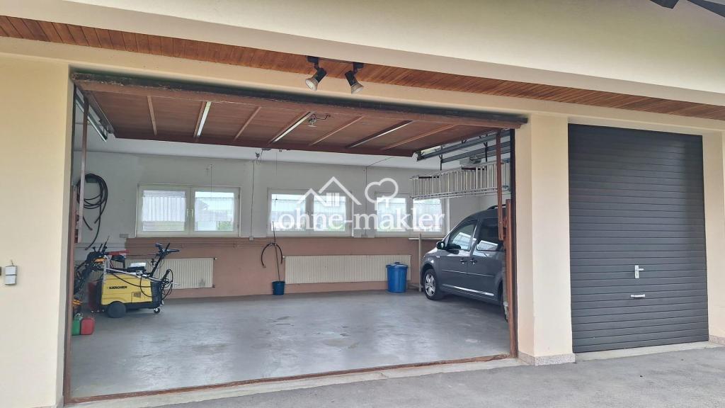Garage mit 3 Plätzen