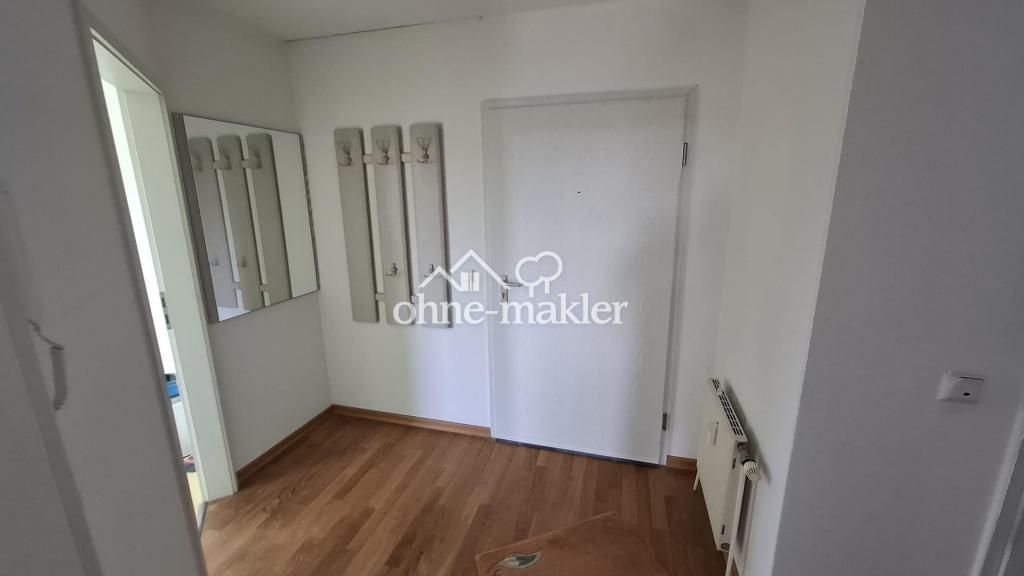 Flur mit Wohnungseingangstür