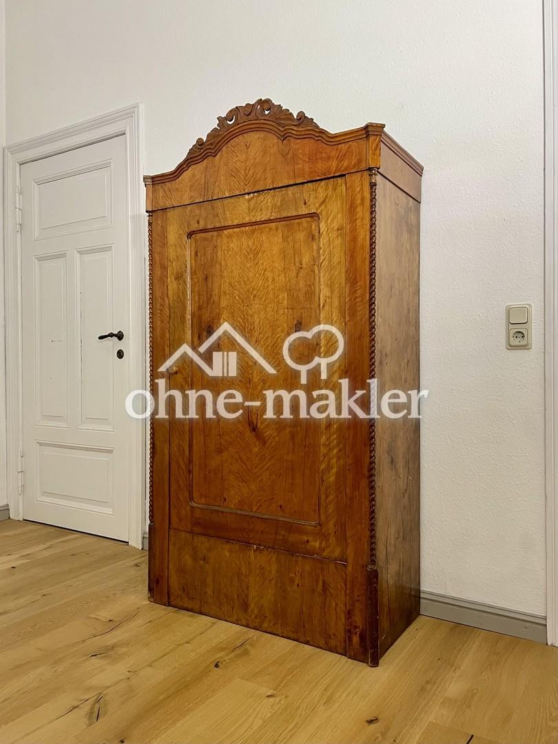 Antiker Kleiderschrank