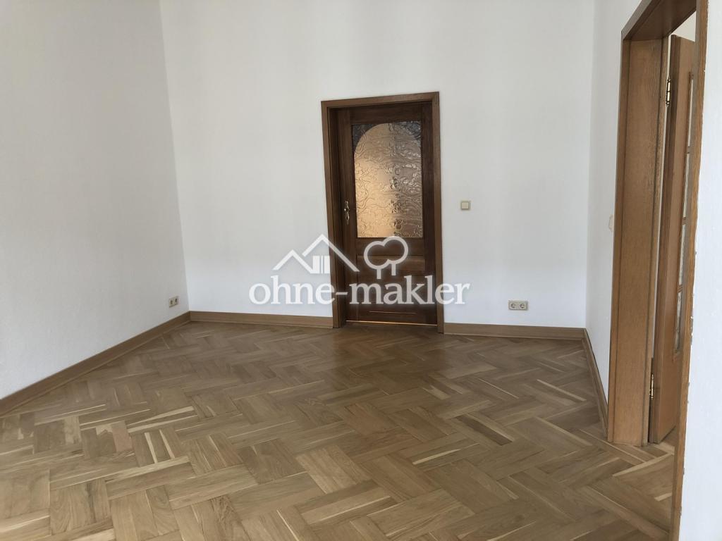 Wohnzimmer 1 zum Flur