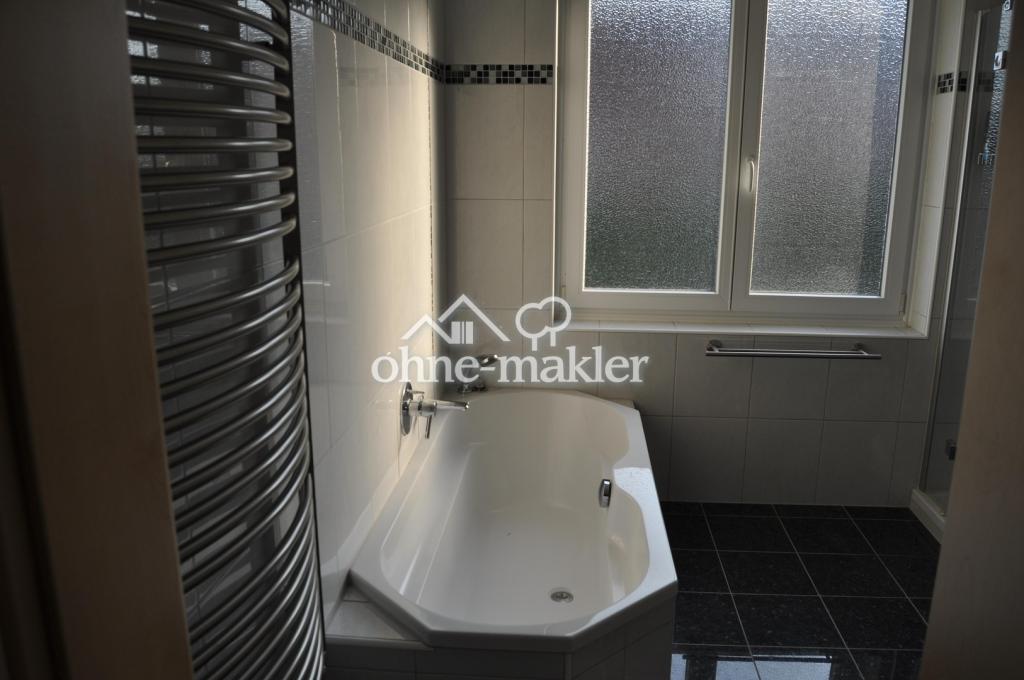 Badezimmer unten mit Badewanne