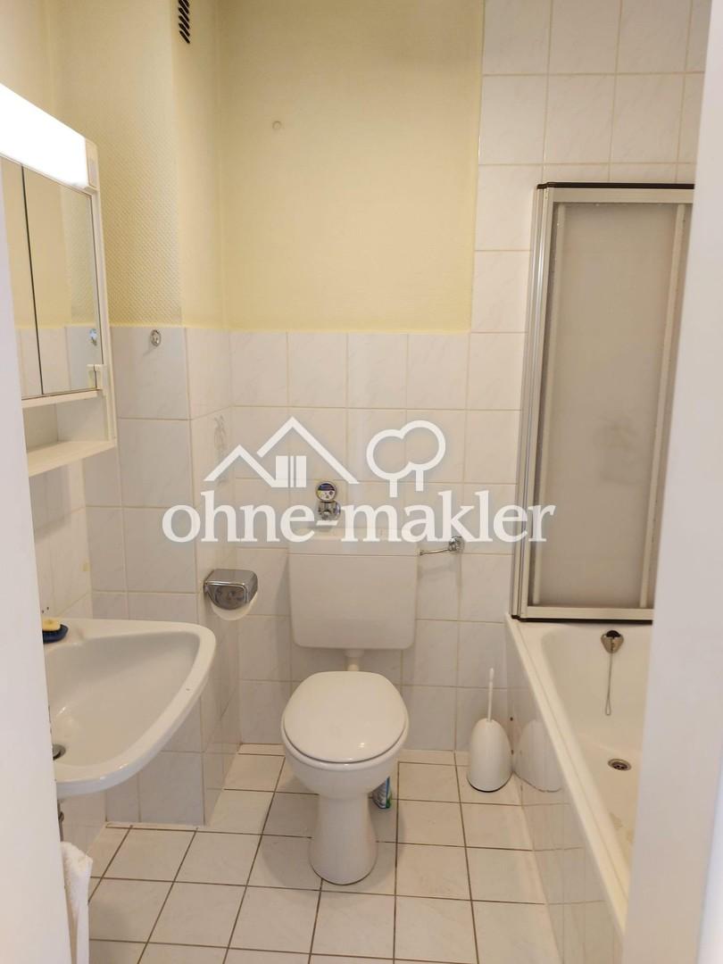 Badezimmer mit Duschwanne