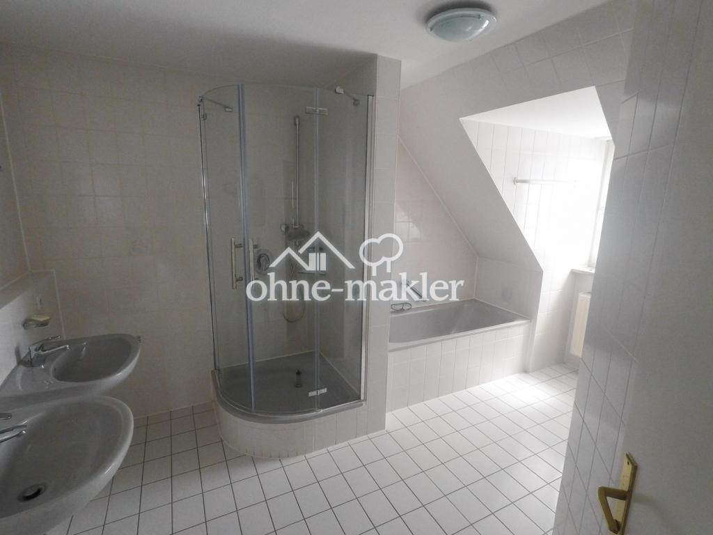 großes Badezimmer