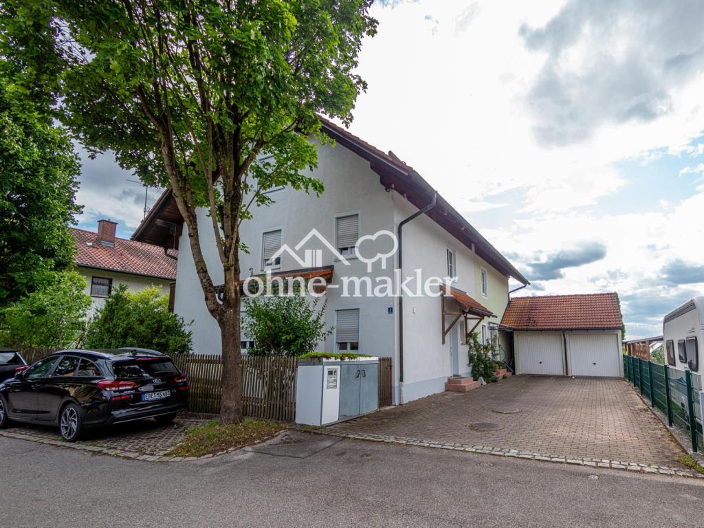Einfahrt und Garage