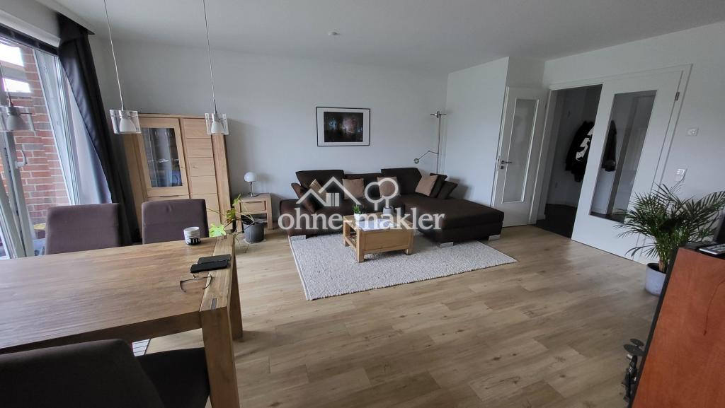 Wohnzimmer mit Flügeltür
