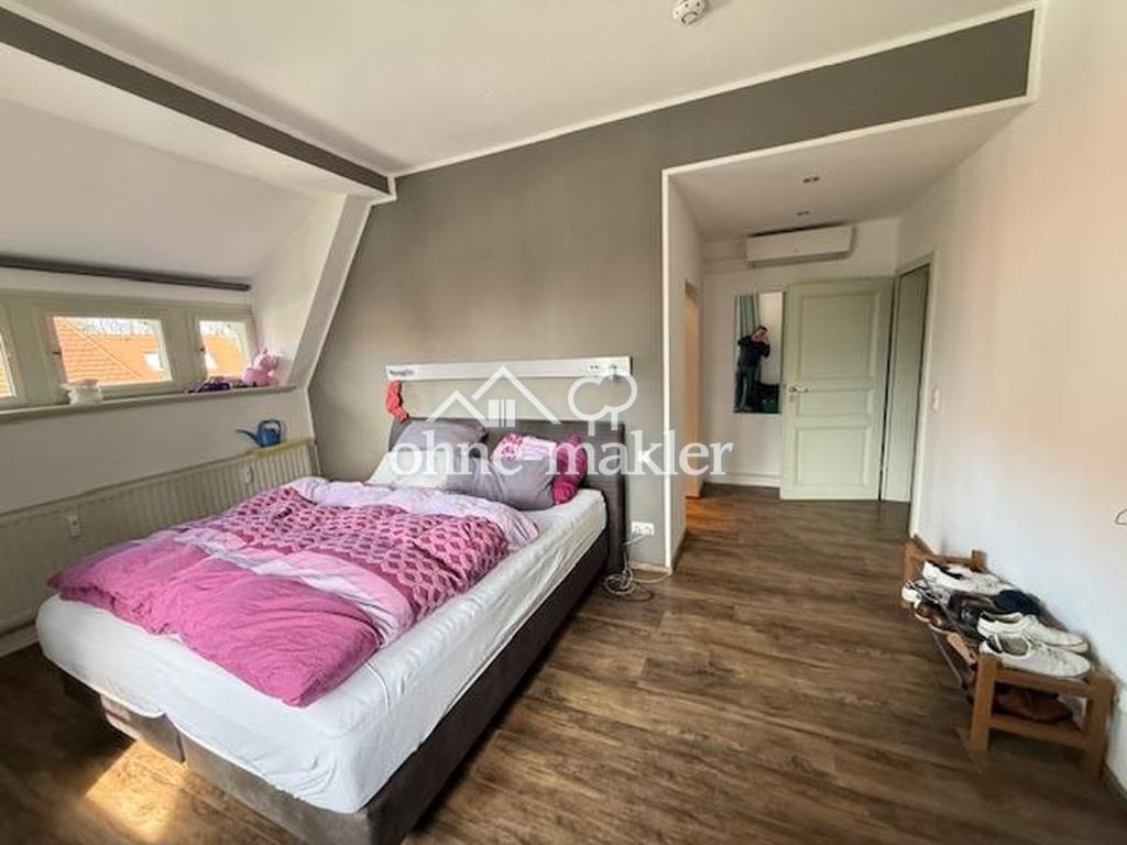 Schlafzimmer mit Ankleide