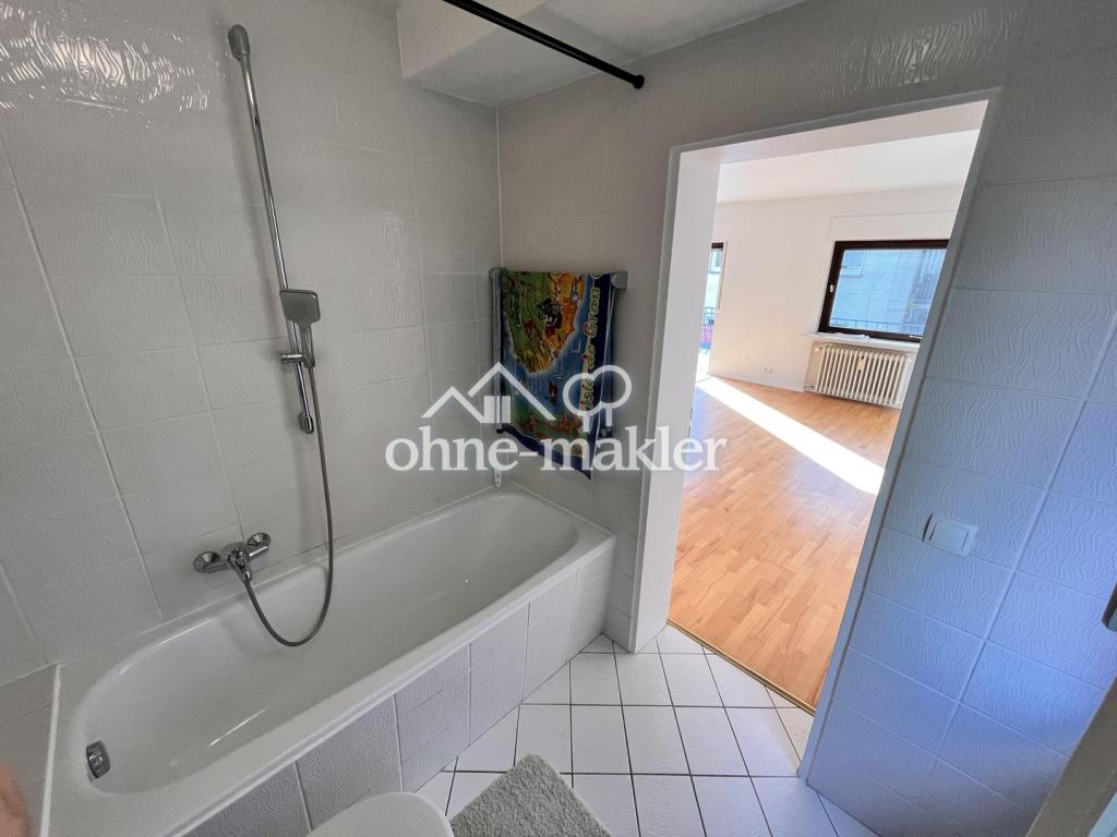 Badezimmer mit Badewanne