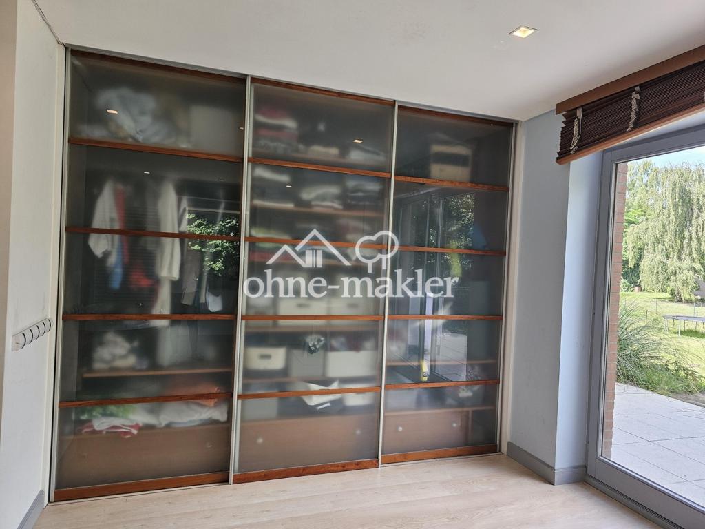 Einbauschrank im Bad EG