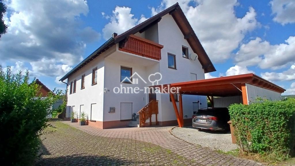 Haus mit großem Carport
