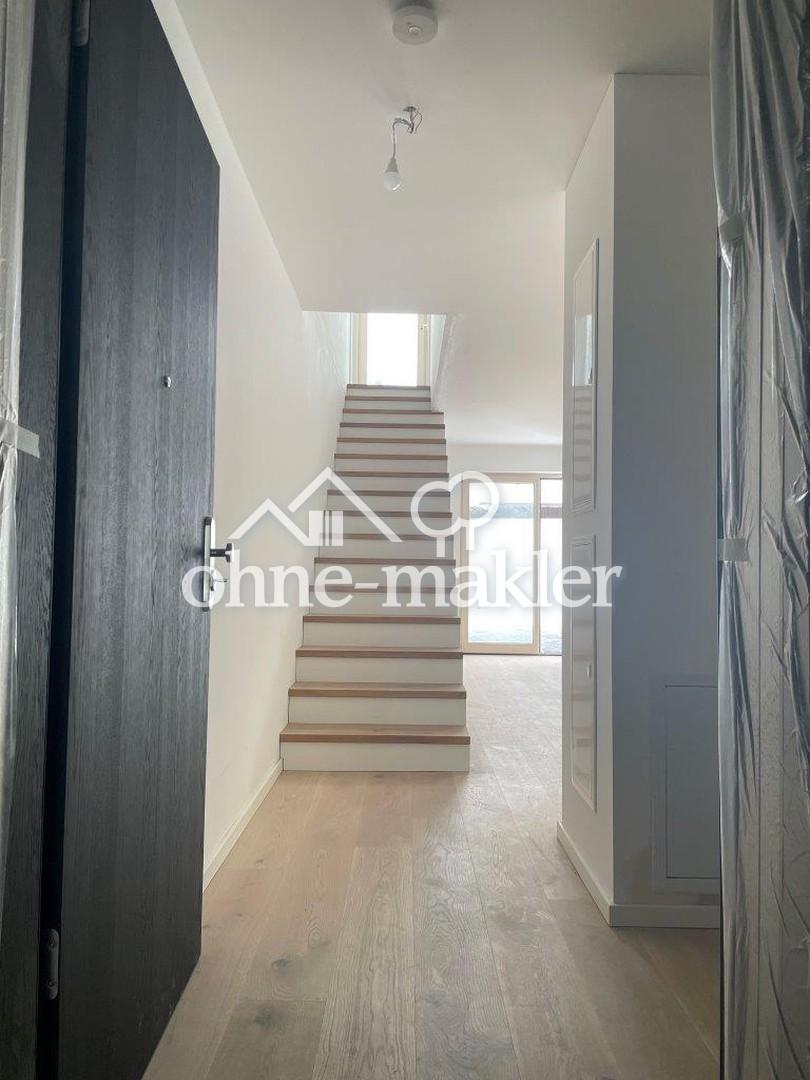 Entree mit Treppe nach oben