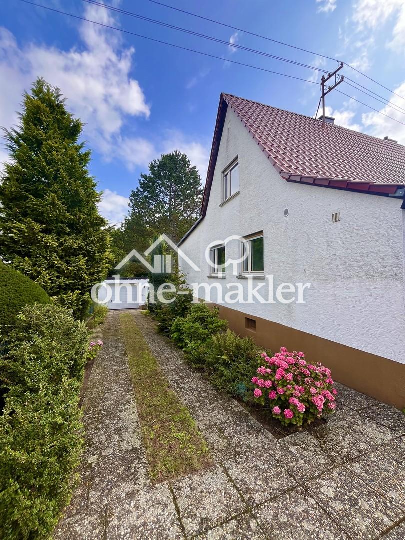 Hof mit Garage