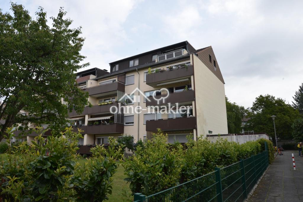 Hausansicht mit Garten