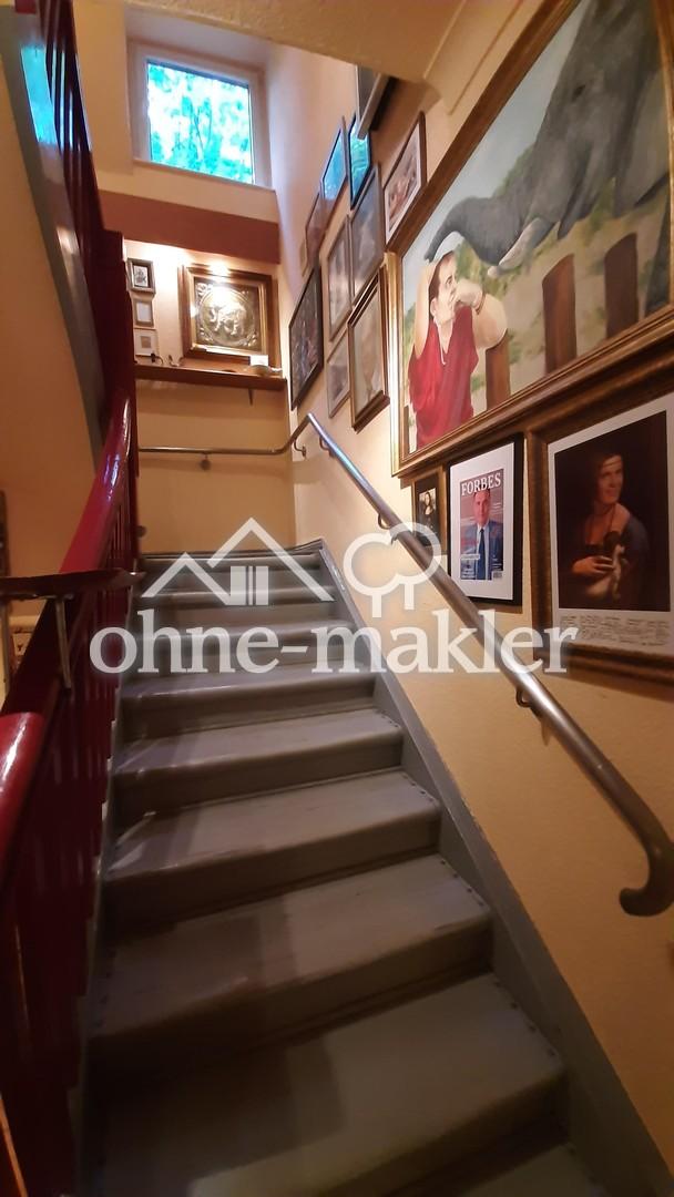 22 Treppe vom Erdgeschoss 