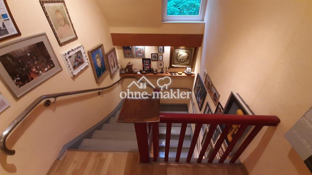 23 Treppe vom Obergeschoss 