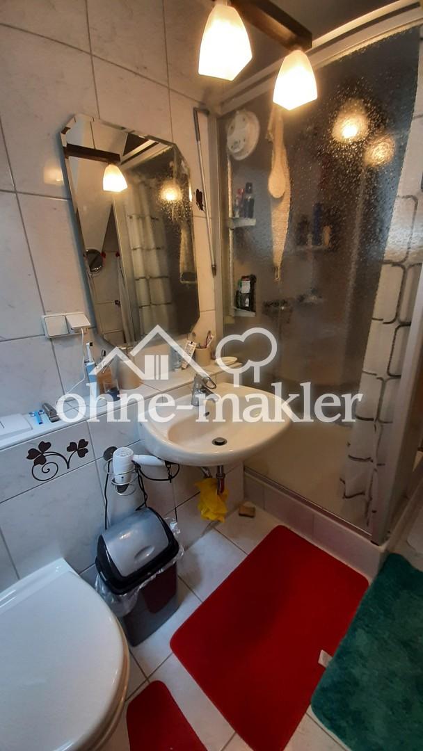 28 Badezimmer mit Dusche 