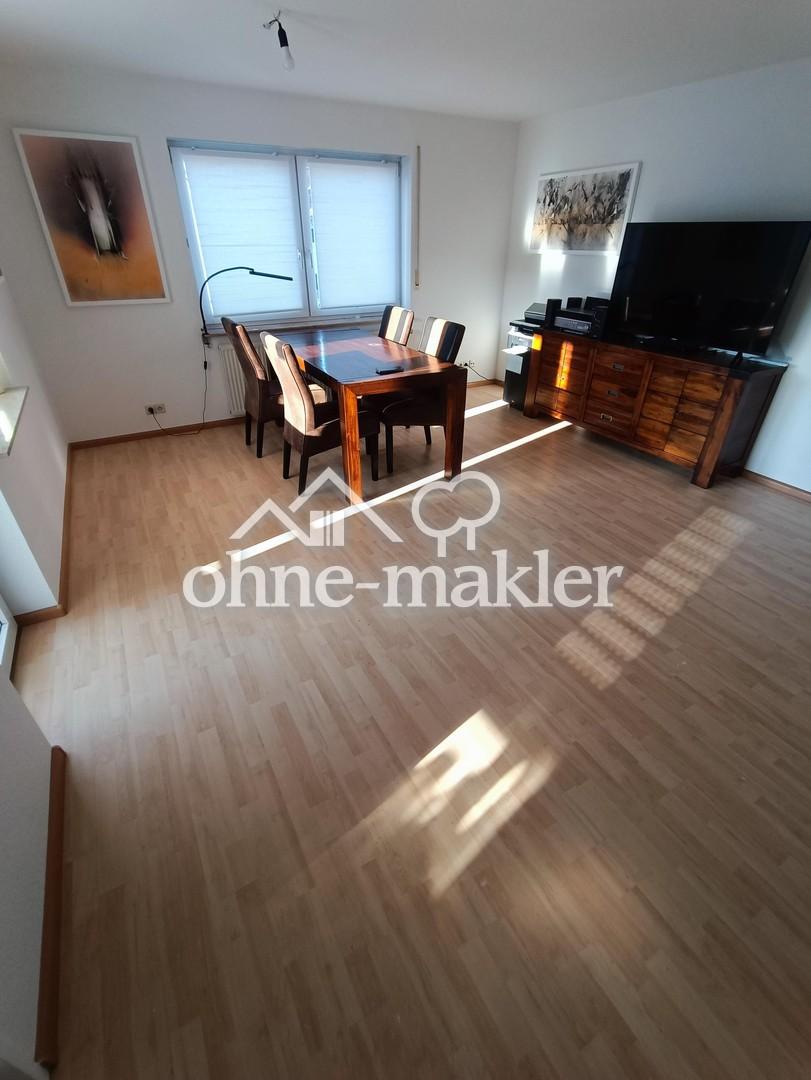 Wohnzimmer m. Möblierung 