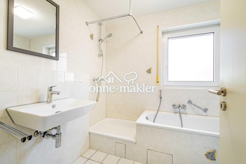 Bad Dusche u Wanne Tageslicht 