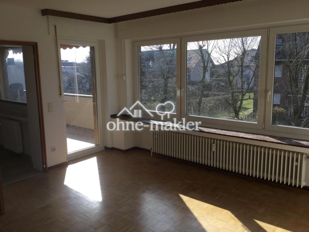 Wohnzimmer mit Zugang Balkon