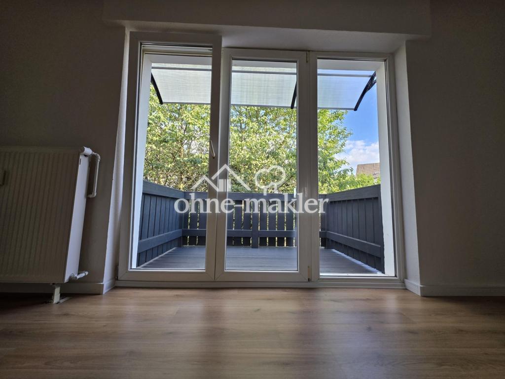 Wohnzimmer mit Balkon
