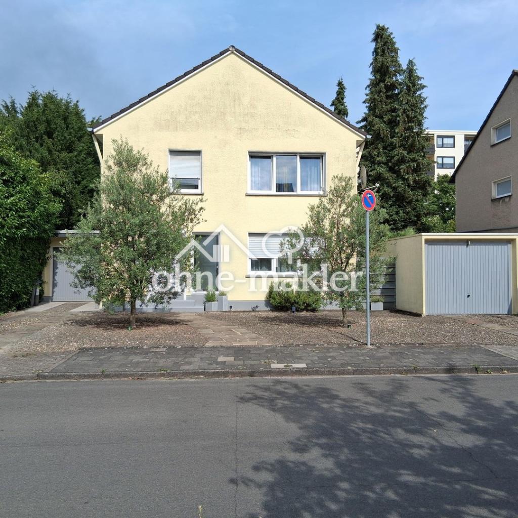 Frontansicht und beide Garagen