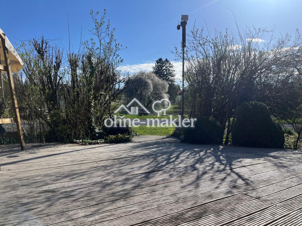 Terrasse mit Blich zum Teich