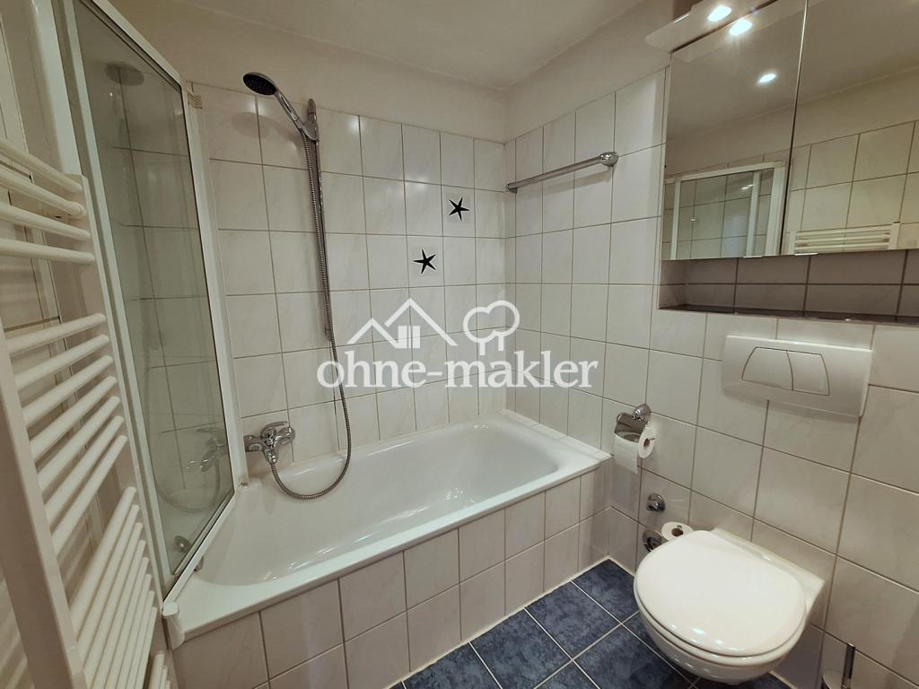 Bad mit Badewanne