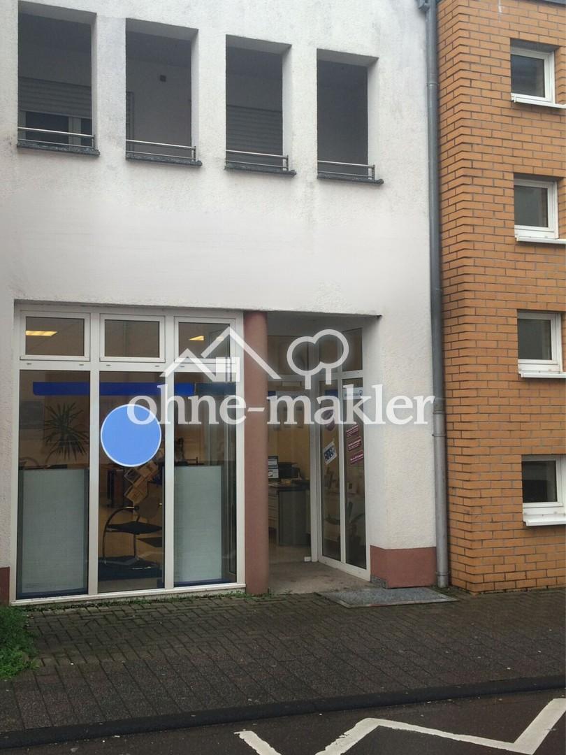 Schaufenster + Eingang