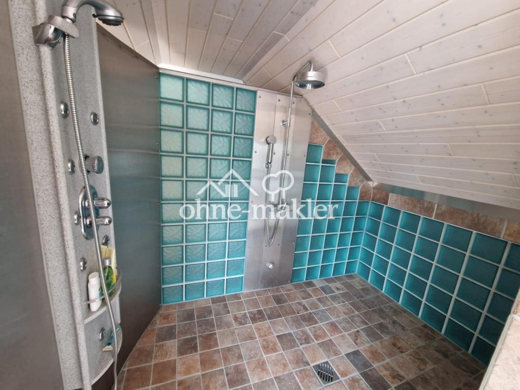 Dusche in Luxusbad