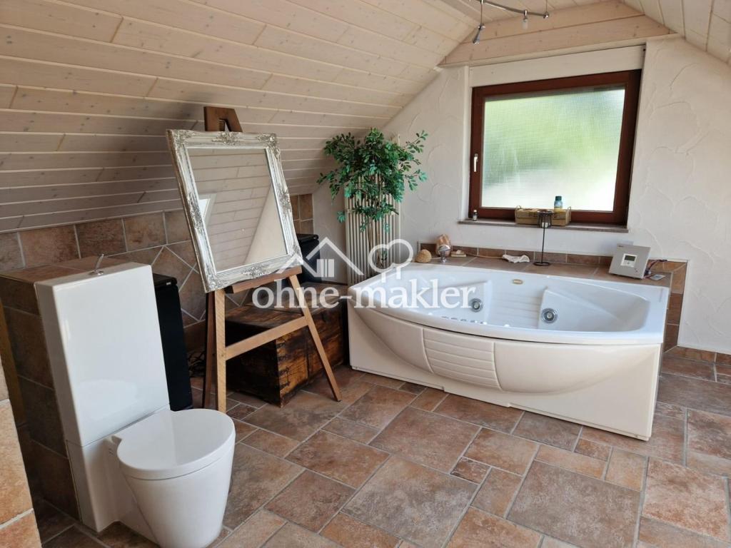 Luxusbad mit separater Toilett