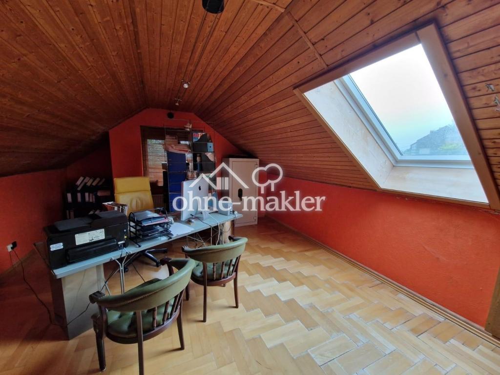 Buero mit Fenster