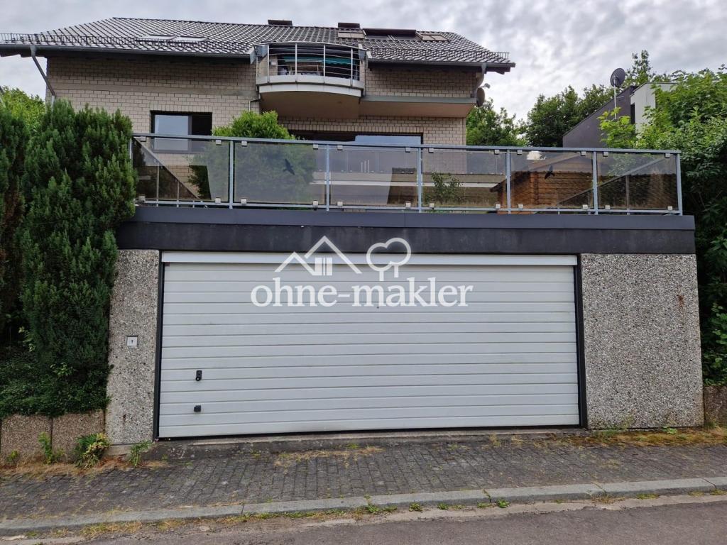 Garage mit Sektionaltor