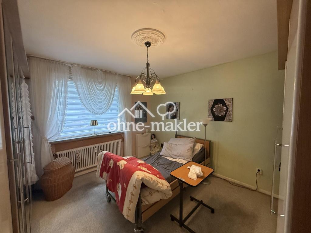 Schlafzimmer 1